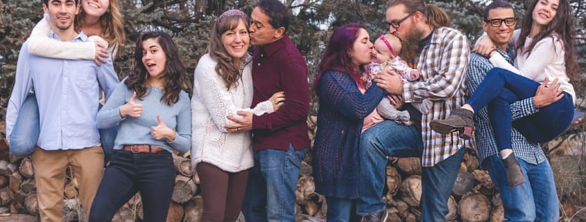 big-family-posing-for-picture